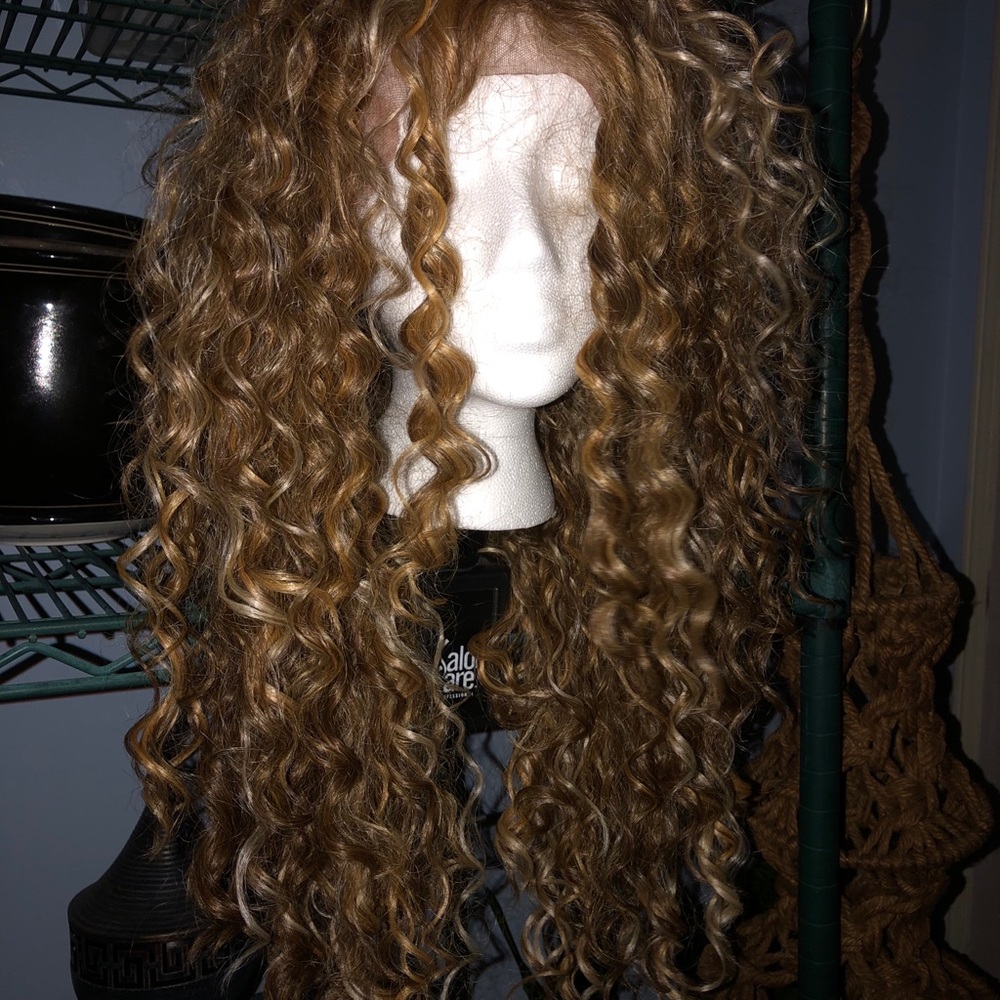 Beautiful new long soft curly synthetic wig!!
